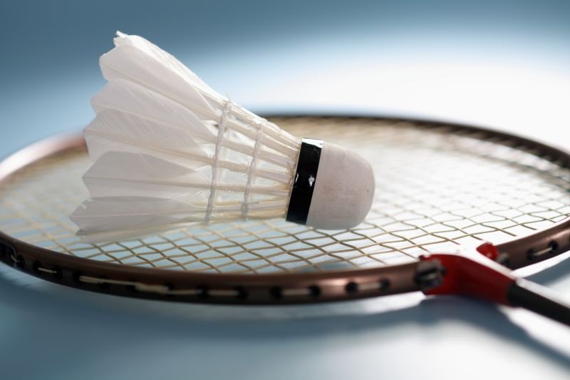 Badmintonschläger mit Shuttle